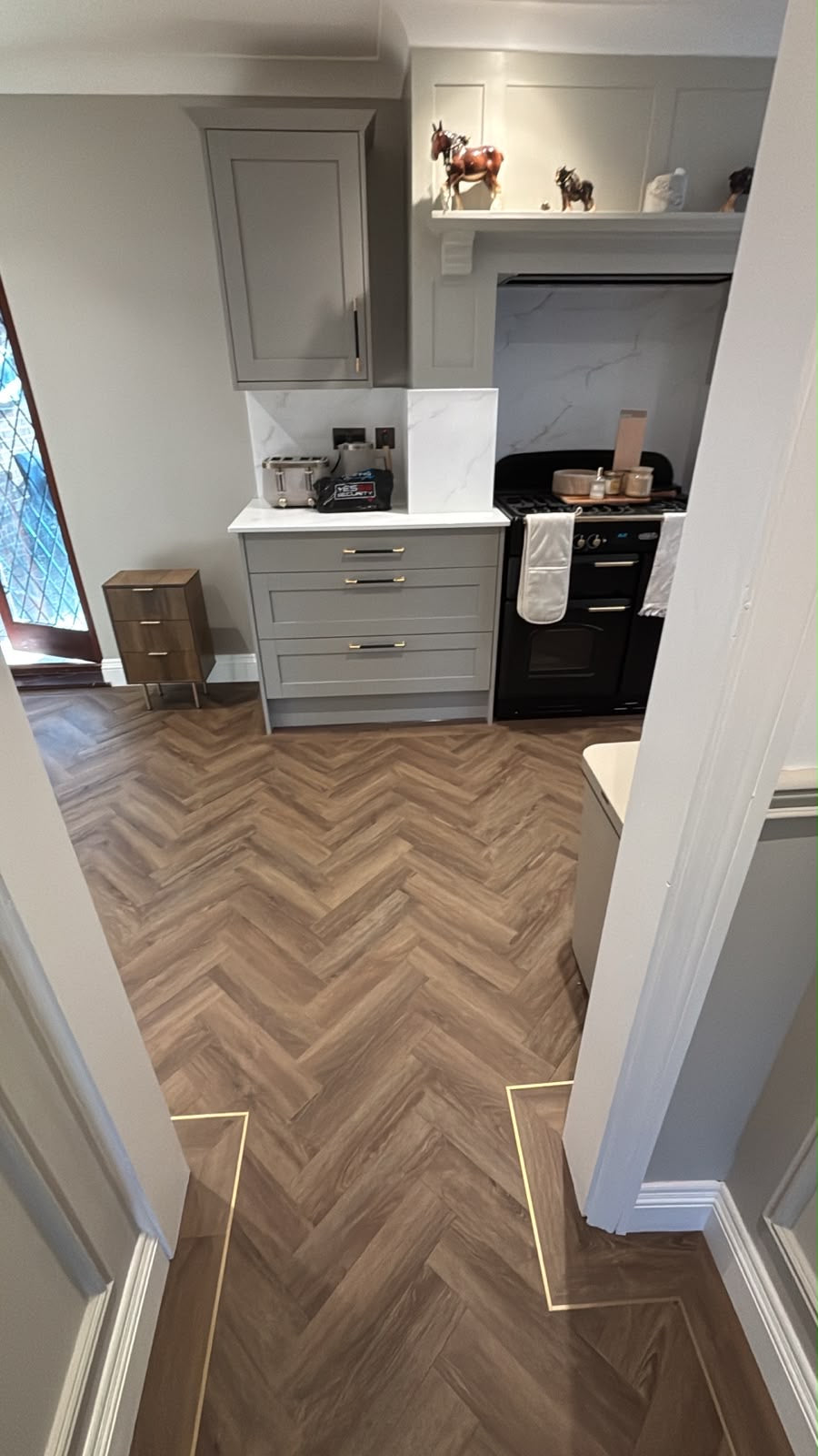 Amtico 3mm Polished Gold Design Strips AROAPL78 (36 Strips / 32.92m Box)